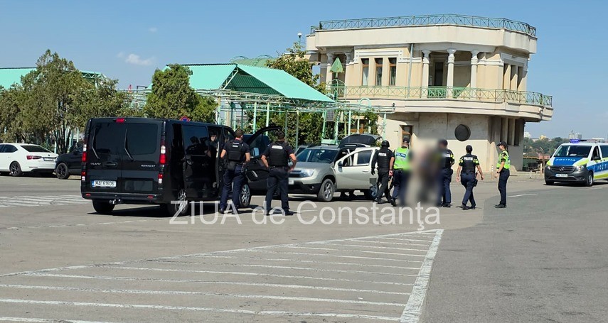 stiri constanta foto video urmarire ca in filme in portul constanta un sofer perchezitionat de politisti