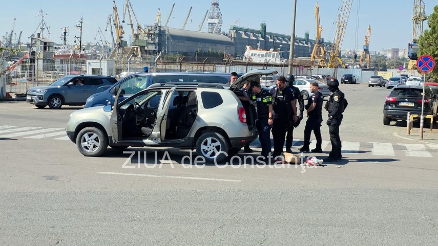stiri constanta foto video urmarire ca in filme in portul constanta un sofer perchezitionat de politisti