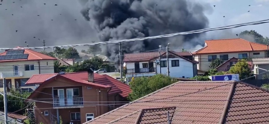 stiri constanta acum un garaj a luat foc in localitatea 23 august foto video 910910