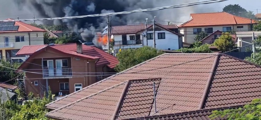 stiri constanta acum un garaj a luat foc in localitatea 23 august foto video 910910
