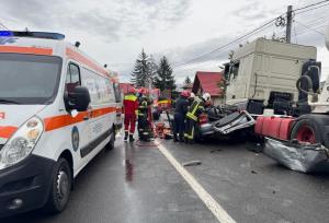 Știri România Accident mortal în județul Argeș între o autocisternă și un autoturism. Trei persoane au decedat