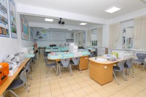 FOTO. Primarul municipiului Constanța, Vergil Chițac „Dotăm 68 de instituții de învățământ cu mobilier, materiale și echipamente de ultimă generație“