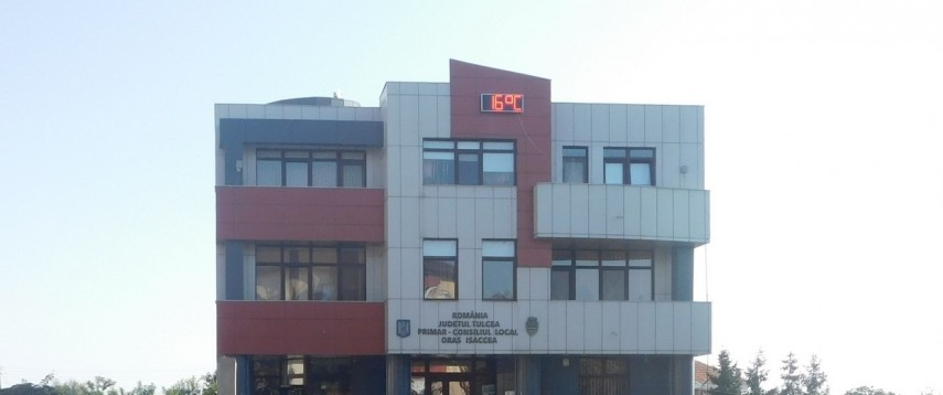 Contract de aproape 330.000 lei, incheiat de Primaria Isaccea pentru achizitia de mobilier (DOCUMENT)