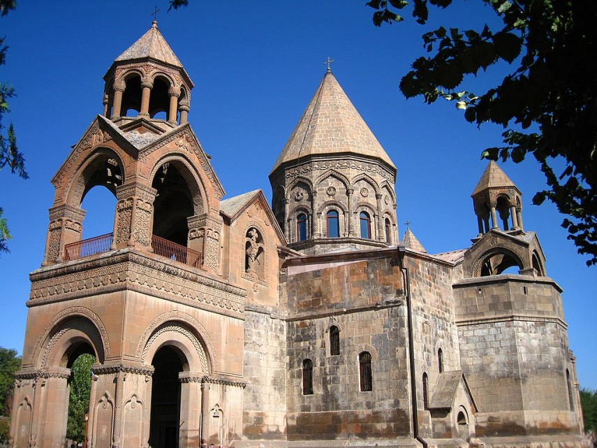 Catedrala Etchmiadsin; sursa foto: Wikipedia