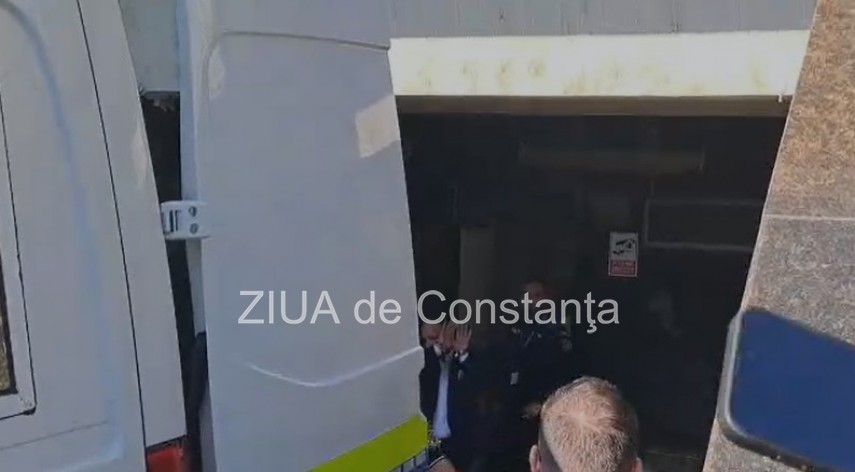VIDEO: Profesorul de religie acuzat de pornografie infantila a parasit Palatul Justitiei!   