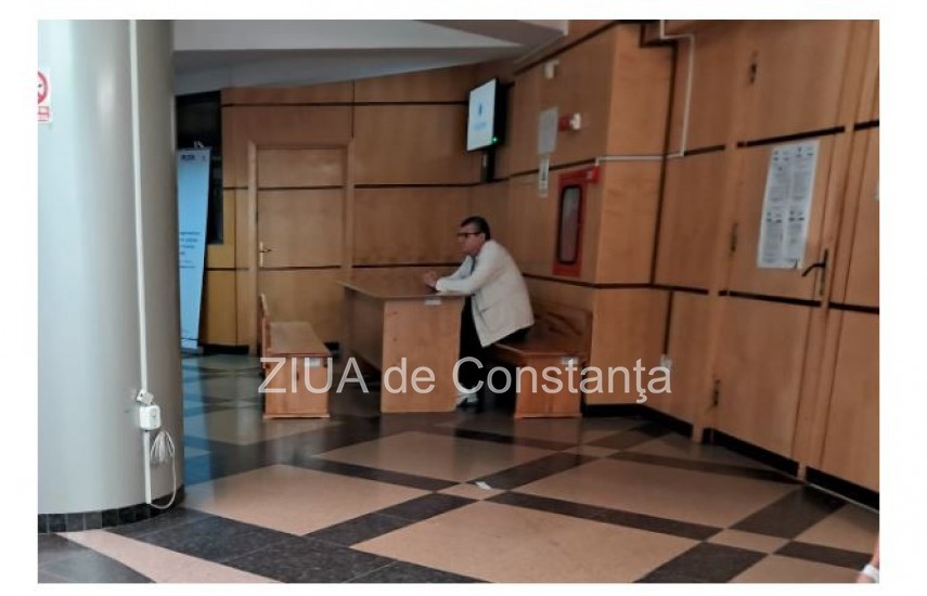 Marius Ion Sponoche, fostul manager al Spitalului Orășenesc Cernavodă, la sediul DNA - Sursa foto: ZIUA de Constanța