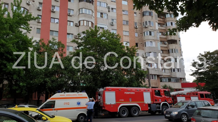 Pompierii intervin la un apartament de pe Aleea Hortenisiei din Constanta!     