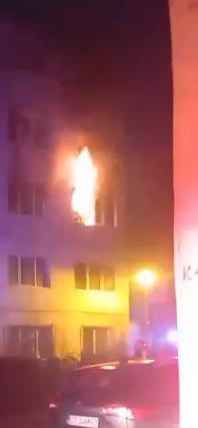foto video incendiu violent intr un bloc din zona tomis nord din constanta o victima resuscitata mai