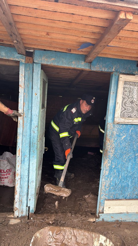 stiri constanta foto video 16 pompieri actioneaza in comuna silistea pentru evacuarea apei din gospodariile