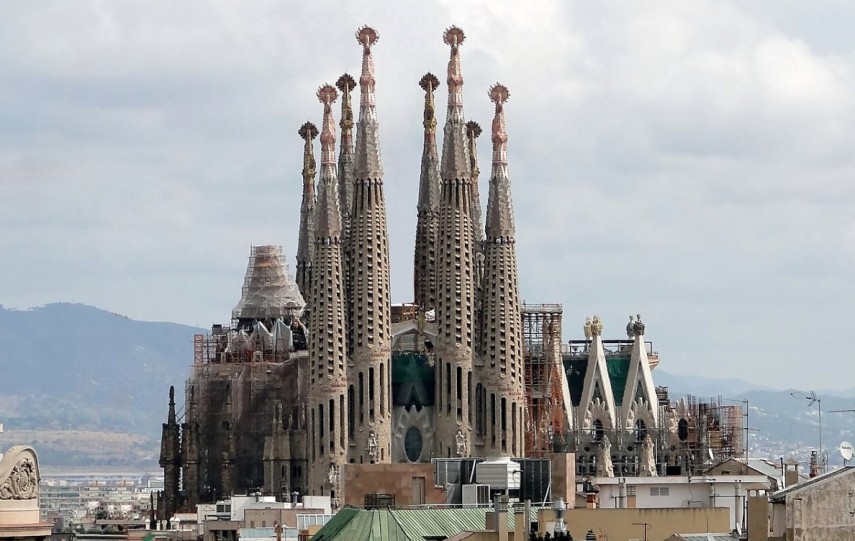 Sagrada Família, Sursa foot: Wikipedia