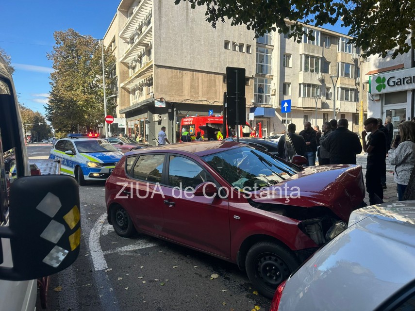 FOTO+VIDEO: Accident rutier pe bulevardul Tomis din Constanta! Mai multe autoturisme, implicate   