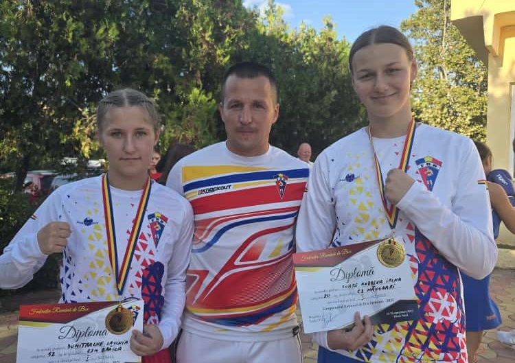 Lavinia Dumitrache, antrenorul Dragoș Mihai Oprea și Andreea Soare