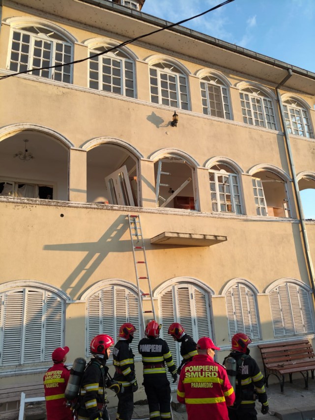 tulcea foto updateexplozie a unei butelii intr o locuinta o femeie s a autoevacuat 914785 tulcea foto updateexplozie a unei butelii intr o locuinta o femeie s a autoevacuat 914785