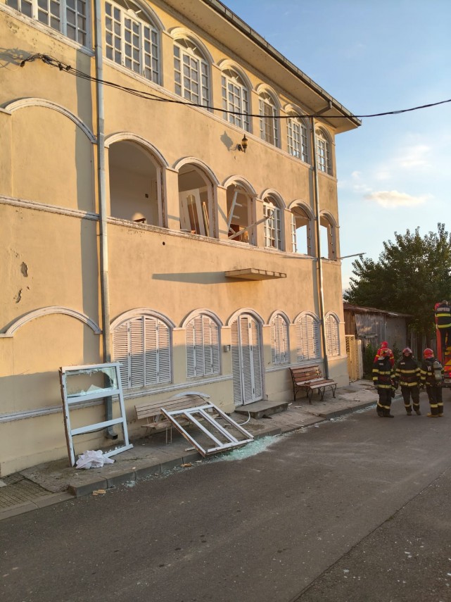tulcea foto updateexplozie a unei butelii intr o locuinta o femeie s a autoevacuat 914785 tulcea foto updateexplozie a unei butelii intr o locuinta o femeie s a autoevacuat 914785