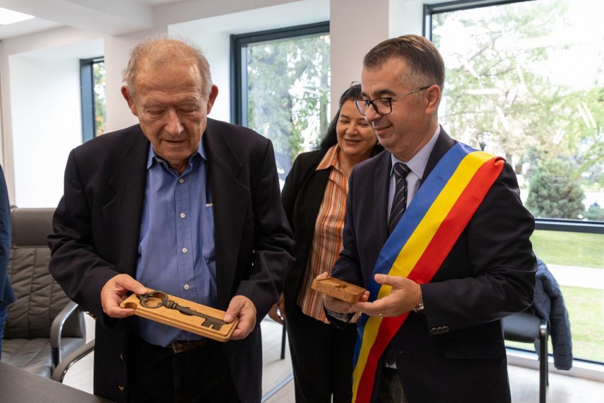 Fostul disident anticomunist Adam Michnik a primit Cheia orasului Tulcea 