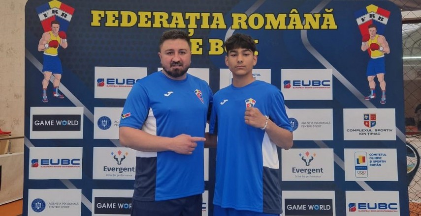 Rahman Sali și antrenorul Ionuț Bodilcu. Sursa foto: Facebook (AS Body Boxing Constanța)