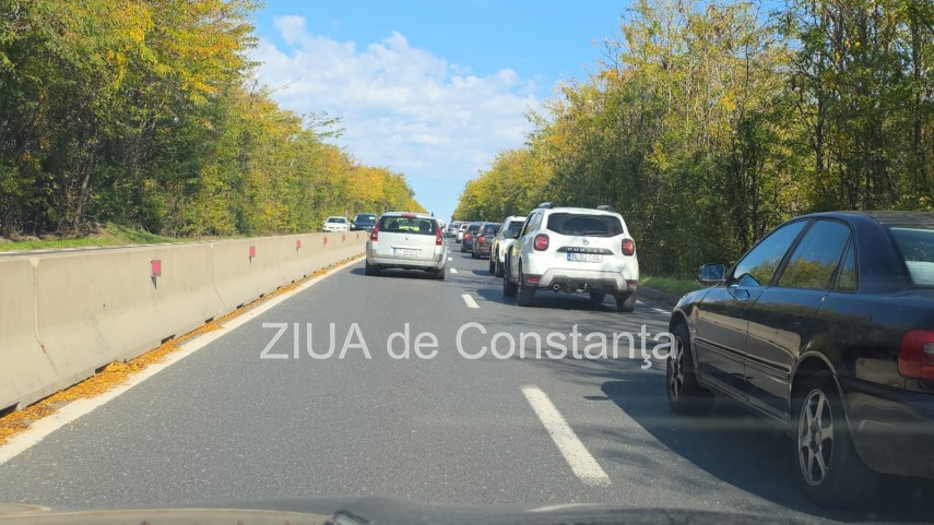foto video trafic ingreunat la iesirea din tuzla la ultimul sens giratoriu spre constanta 914992 foto video trafic ingreunat la iesirea din tuzla la ultimul sens giratoriu spre constanta 914992