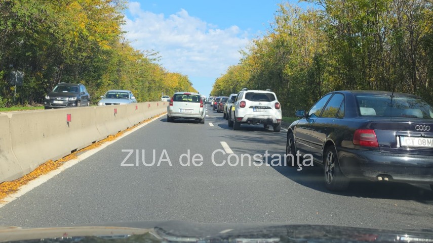 foto video trafic ingreunat la iesirea din tuzla la ultimul sens giratoriu spre constanta 914992 foto video trafic ingreunat la iesirea din tuzla la ultimul sens giratoriu spre constanta 914992