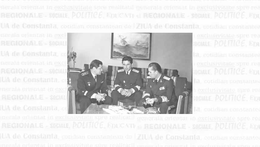 Septembrie 1984. Primirea căpitanului de rangul 1 Molodik, comandantul marşului submarinului sovietic (stânga) de către contraamiralul George Petre, secretarul Consiliului Politic al Marinei Militare 