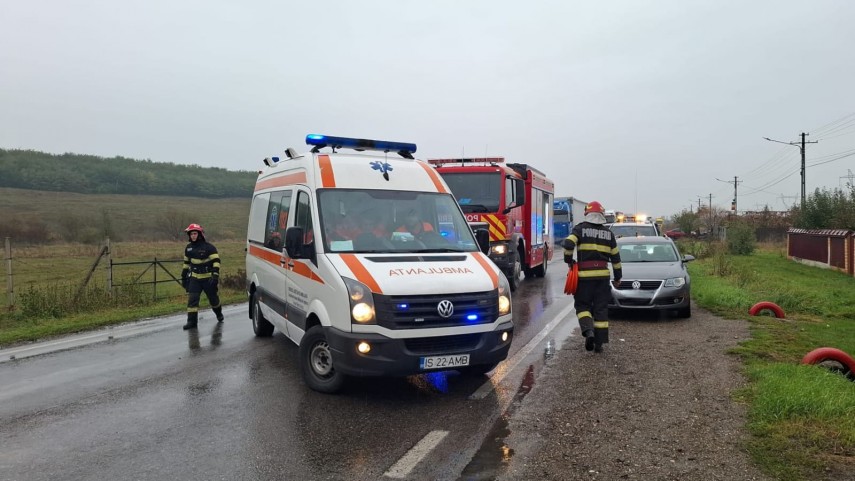 foto accident mortal pe dn 2 in iasi un camion s a rasturnat peste un autoturism doua persoane au murit foto accident mortal pe dn 2 in iasi un camion s a rasturnat peste un autoturism doua persoane au murit
