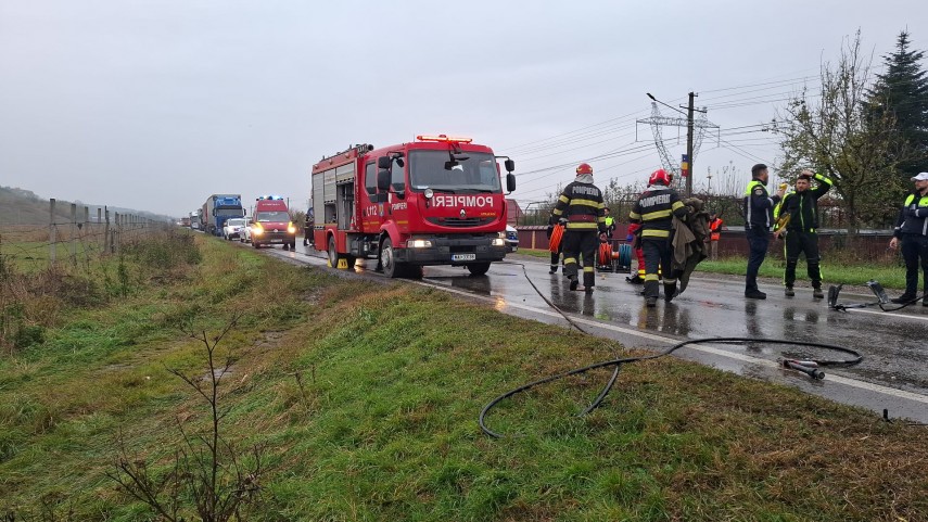 foto accident mortal pe dn 2 in iasi un camion s a rasturnat peste un autoturism doua persoane au murit foto accident mortal pe dn 2 in iasi un camion s a rasturnat peste un autoturism doua persoane au murit