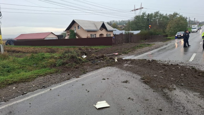 foto accident mortal pe dn 2 in iasi un camion s a rasturnat peste un autoturism doua persoane au murit foto accident mortal pe dn 2 in iasi un camion s a rasturnat peste un autoturism doua persoane au murit