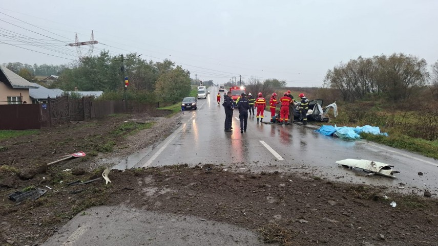 foto accident mortal pe dn 2 in iasi un camion s a rasturnat peste un autoturism doua persoane au murit foto accident mortal pe dn 2 in iasi un camion s a rasturnat peste un autoturism doua persoane au murit