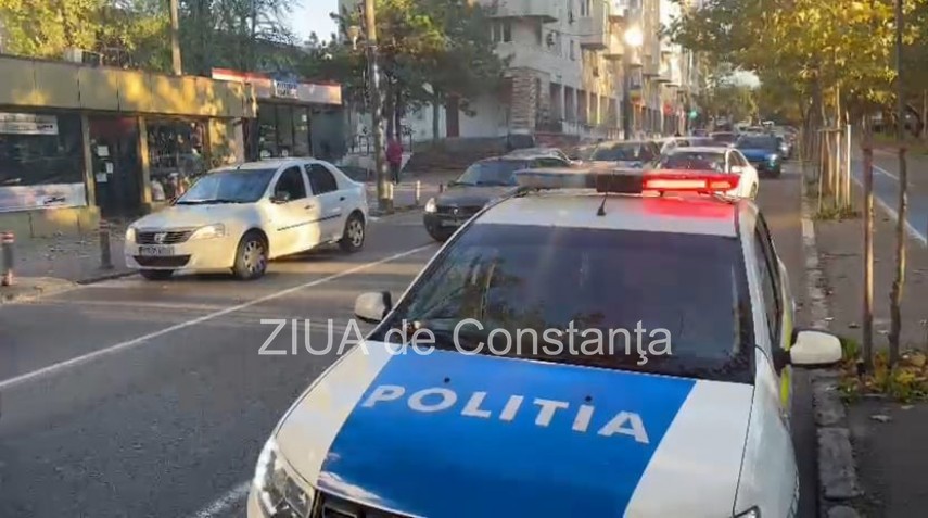 foto video accident rutier in constanta pe strada mircea cel batran un autobuz si o masina implicate foto video accident rutier in constanta pe strada mircea cel batran un autobuz si o masina implicate