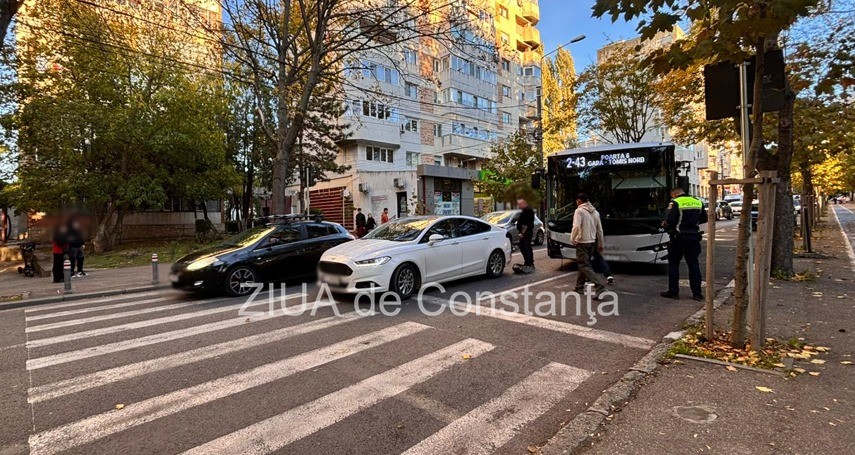 foto video accident rutier in constanta pe strada mircea cel batran un autobuz si o masina implicate foto video accident rutier in constanta pe strada mircea cel batran un autobuz si o masina implicate
