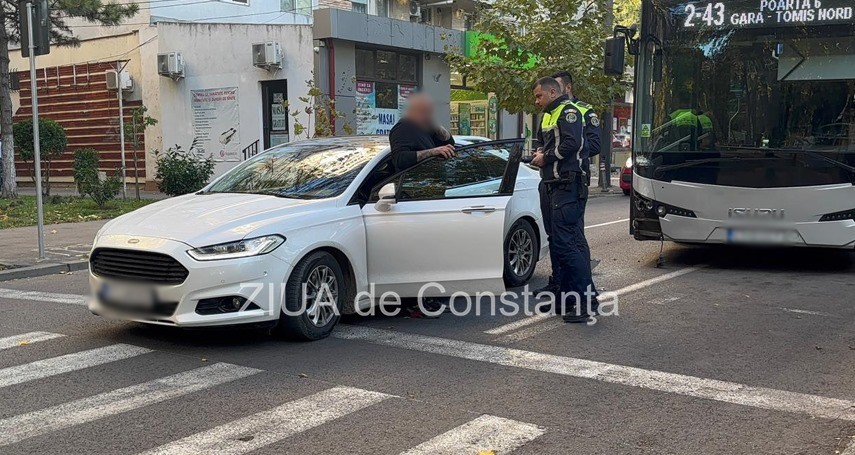 foto video accident rutier in constanta pe strada mircea cel batran un autobuz si o masina implicate foto video accident rutier in constanta pe strada mircea cel batran un autobuz si o masina implicate