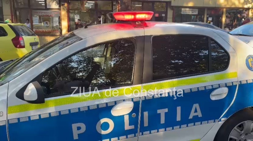 foto video accident rutier in constanta pe strada mircea cel batran un autobuz si o masina implicate foto video accident rutier in constanta pe strada mircea cel batran un autobuz si o masina implicate