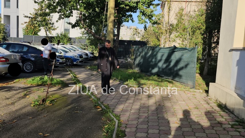 foto video un al doilea preot chemat la sectia 2 politie in scandalul de pe strada murelor din constanta foto video un al doilea preot chemat la sectia 2 politie in scandalul de pe strada murelor din constanta