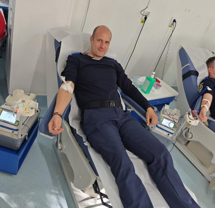 foto gest umanitar al jandarmilor din constanta impreuna putem face sangele dar si binele sa circule foto gest umanitar al jandarmilor din constanta impreuna putem face sangele dar si binele sa circule