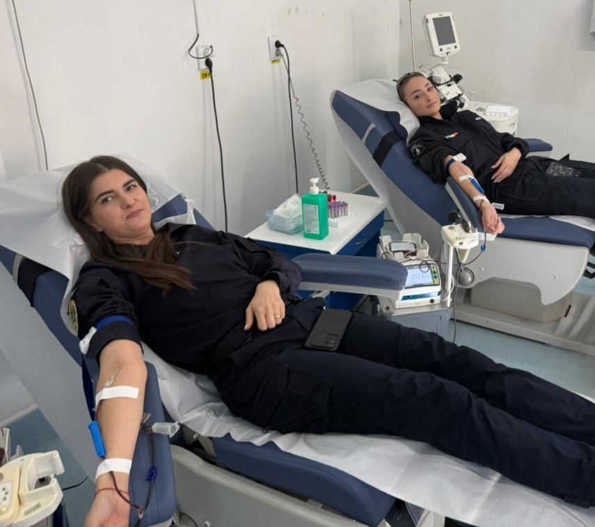 foto gest umanitar al jandarmilor din constanta impreuna putem face sangele dar si binele sa circule foto gest umanitar al jandarmilor din constanta impreuna putem face sangele dar si binele sa circule