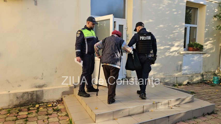 foto video gest exemplar al politistilor de la o sectie din constanta 916310 foto video gest exemplar al politistilor de la o sectie din constanta 916310