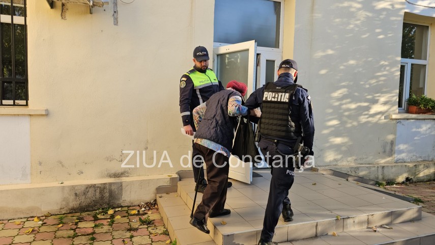 foto video gest exemplar al politistilor de la o sectie din constanta 916310 foto video gest exemplar al politistilor de la o sectie din constanta 916310