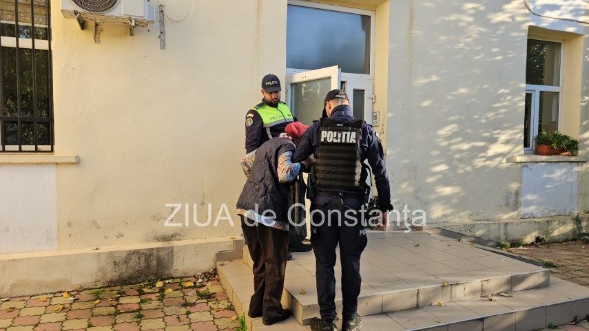 foto video gest exemplar al politistilor de la o sectie din constanta 916310 foto video gest exemplar al politistilor de la o sectie din constanta 916310