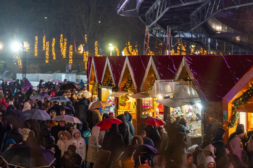 foto cele trei targuri de craciun semnate untold universe din bucuresti si cluj napoca sunt oficial deschise foto cele trei targuri de craciun semnate untold universe din bucuresti si cluj napoca sunt oficial deschise