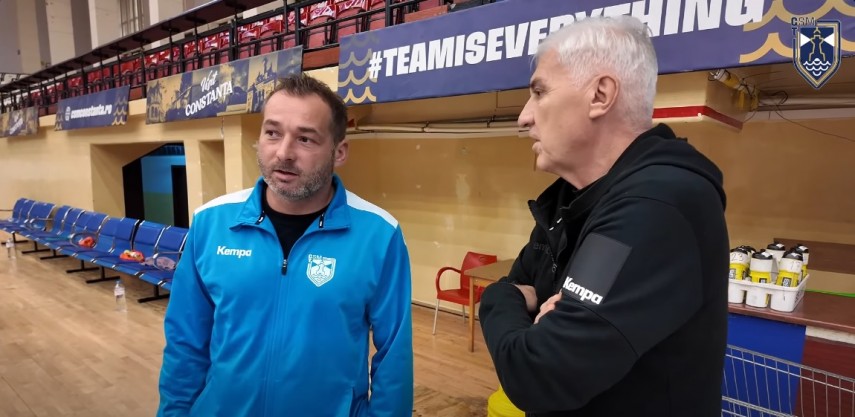 Marius Stavrositu (antrenor principal) și Aihan Omer (director tehnic la CSM Constanța). Sursa foto: captură Facebook (CSM Constanța)