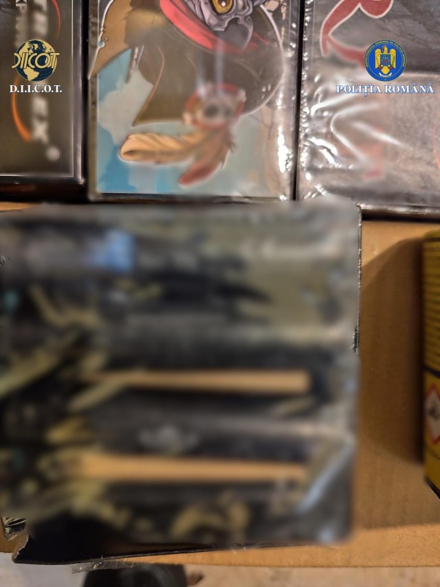 suspecti de trafic de droguri retinuti de procurorii diicot galerie foto 917105 suspecti de trafic de droguri retinuti de procurorii diicot galerie foto 917105