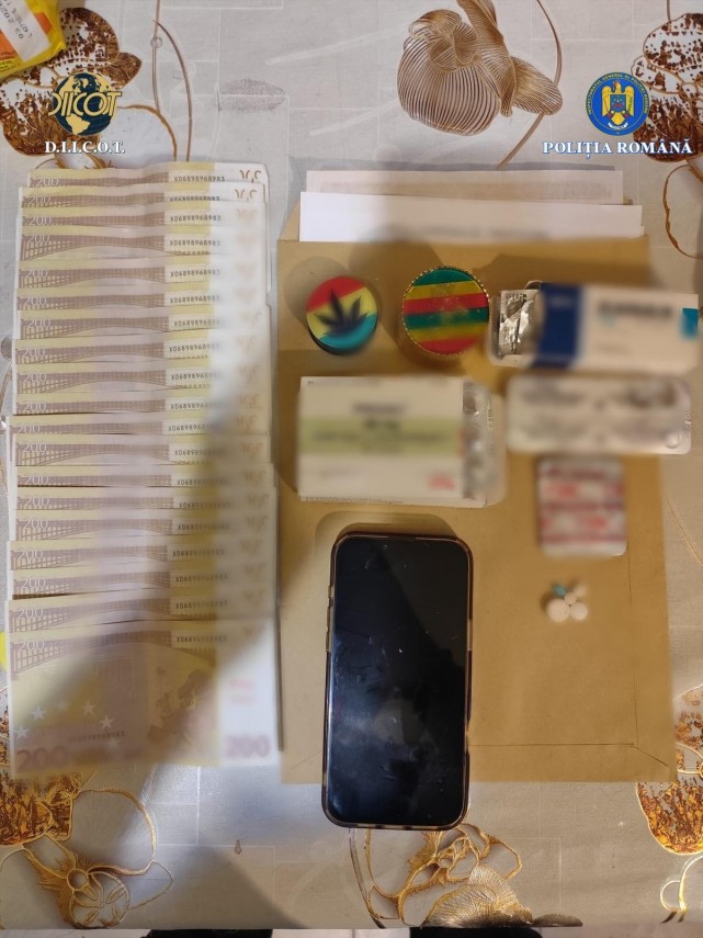 suspecti de trafic de droguri retinuti de procurorii diicot galerie foto 917105 suspecti de trafic de droguri retinuti de procurorii diicot galerie foto 917105