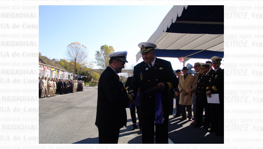 6 noiembrie 2010. Ororatsăprimescdistincțiileaniversare din parteacomandorului Ion Condur, comandantulDivizionului 50 Corvete 2008-2015, viitoramiral, actualulpreședinte al Filialei Mangalia a AsociațieiNaționale a CadrelorMilitareînRezervășiînRetragere “Viceamiraling. GrigoreMarteș”