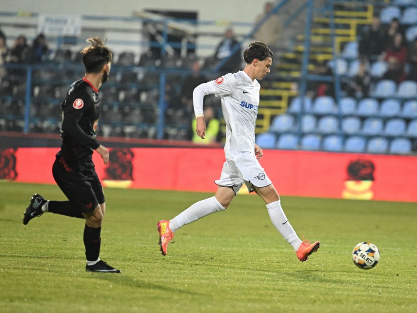 farul constanta povestea lui razvan marincean debutant la 16 ani in superliga de la sighetu marmatiei farul constanta povestea lui razvan marincean debutant la 16 ani in superliga de la sighetu marmatiei