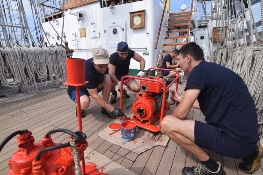 de la valurile marii pana la bancile scolii militare foto povestea lui mihai elev la scoala de maistri de la valurile marii pana la bancile scolii militare foto povestea lui mihai elev la scoala de maistri