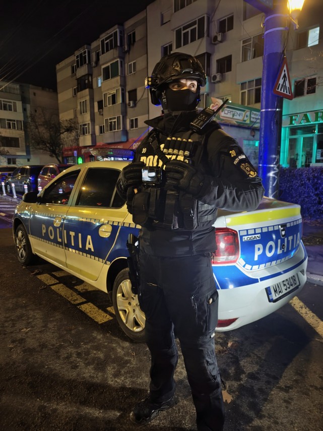 foto razie de amploare a politistilor in constanta vizate cartierele palazu mare tomis nord tomis 3 si foto razie de amploare a politistilor in constanta vizate cartierele palazu mare tomis nord tomis 3 si