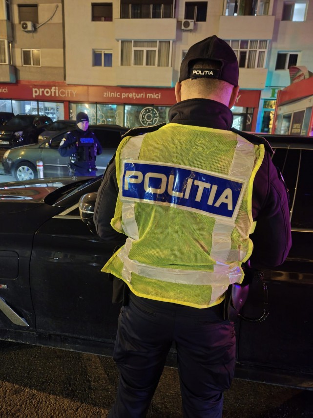 foto razie de amploare a politistilor in constanta vizate cartierele palazu mare tomis nord tomis 3 si foto razie de amploare a politistilor in constanta vizate cartierele palazu mare tomis nord tomis 3 si