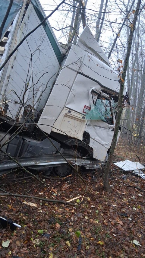 un autotren ce transporta colete s a rasturnat pe autostrada a1 galerie foto 917354 un autotren ce transporta colete s a rasturnat pe autostrada a1 galerie foto 917354