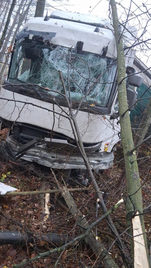 un autotren ce transporta colete s a rasturnat pe autostrada a1 galerie foto 917354 un autotren ce transporta colete s a rasturnat pe autostrada a1 galerie foto 917354