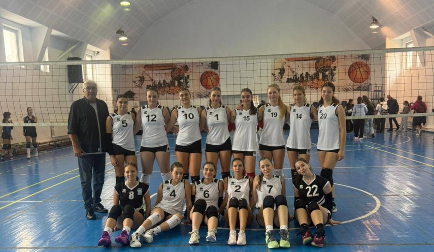 Echipa de cadete a CSS1 Constanța și antrenorul Gheorghe Brânză. Sursa foto: Facebook (Gheorghe Brânză)