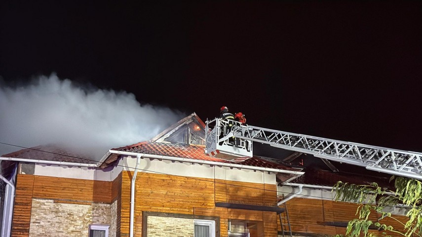 judetul tulcea incendiu la o pensiune din mahmudia intervin pompierii 918021 judetul tulcea incendiu la o pensiune din mahmudia intervin pompierii 918021